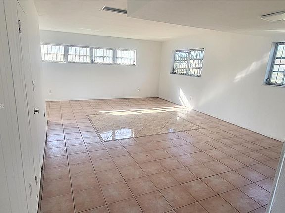 5th image of 480 NE 170th St