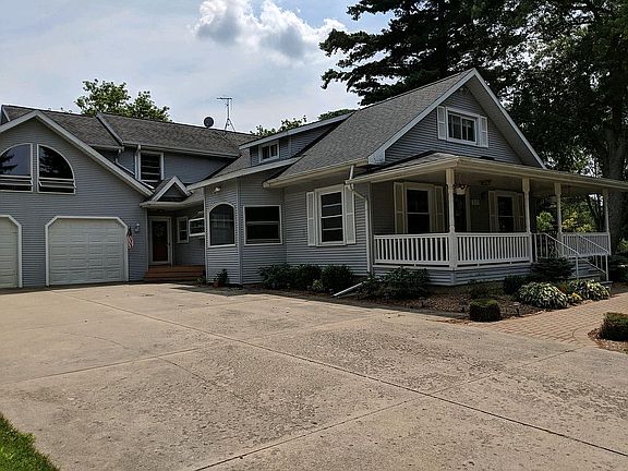 Home Exterior Photo 2