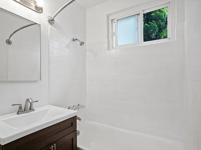 208 Avenue H — Photo 20