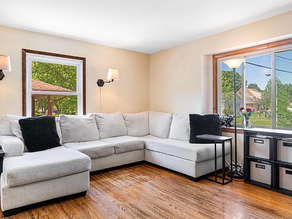 5th image of 9415 W Arthur AVENUE