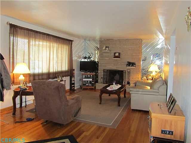1st image of 993 Marland Dr S