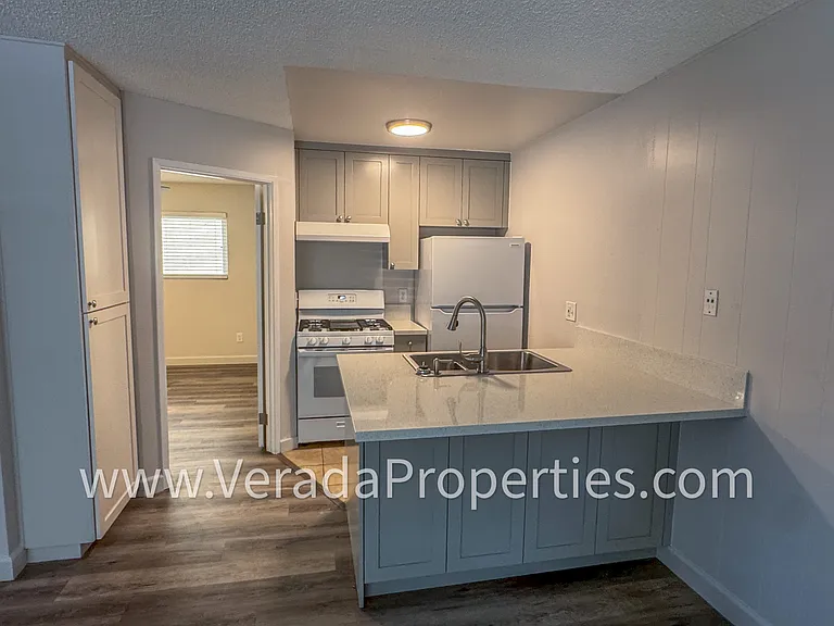 4336 Estrella Ave #4 — Photo 4