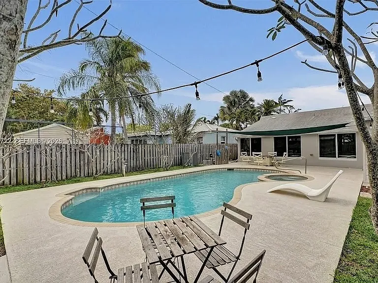 1508 Funston St — Photo 5