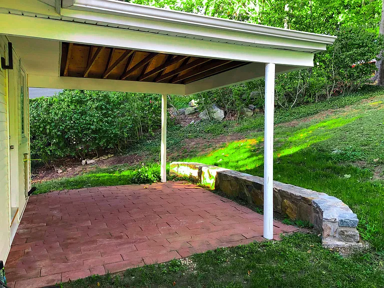 Covered patio, backyard