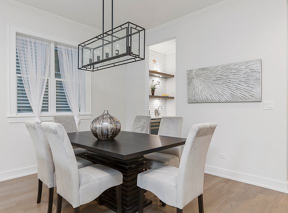 3rd image of 2700 W Montrose Ave #1