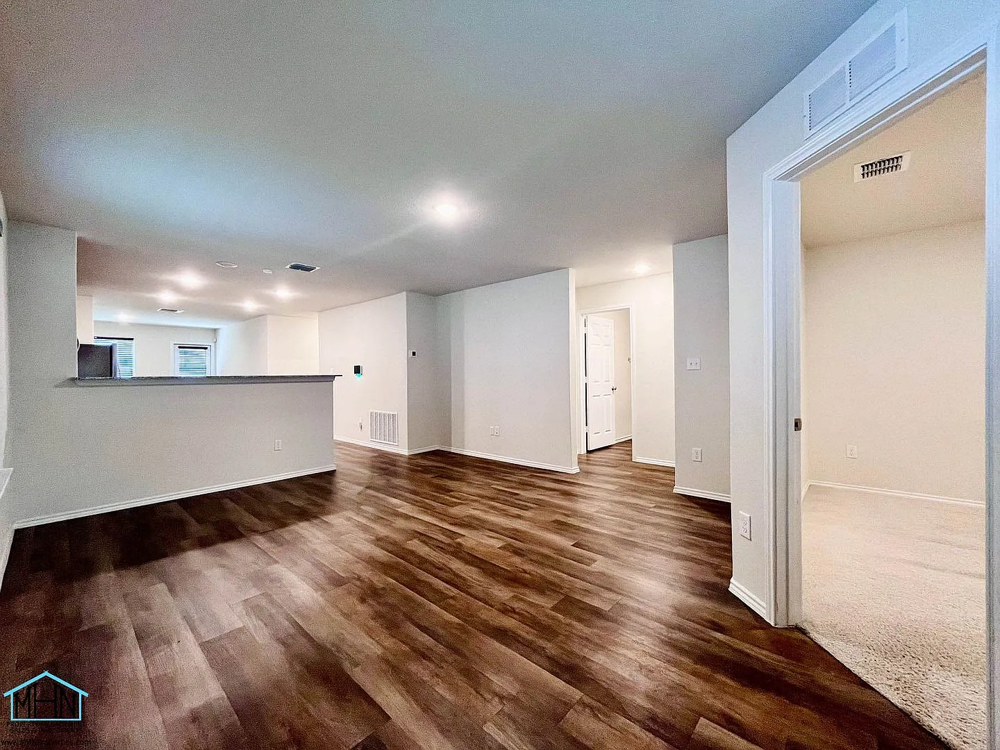 Charming 3-Bedroom, 2-Bathroom Oasis Nestled in the Vibrant Heart of San Antonio, Texas! — Photo 4