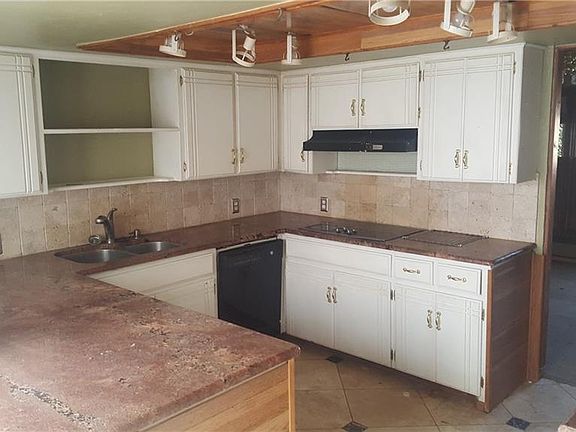 3rd image of 108 Tanglewood Dr