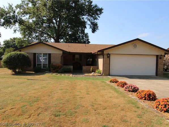 1704 E Edmondson Dr, Sallisaw, OK 74955