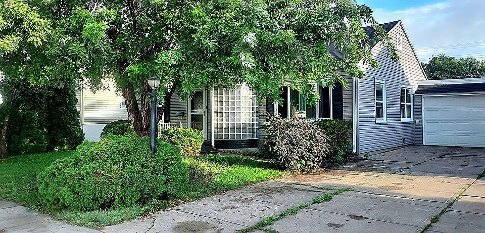 1st image of 1003 W B St