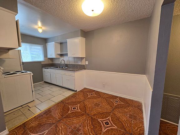 3rd image of 2100-2104 E Sunrise Ave #4