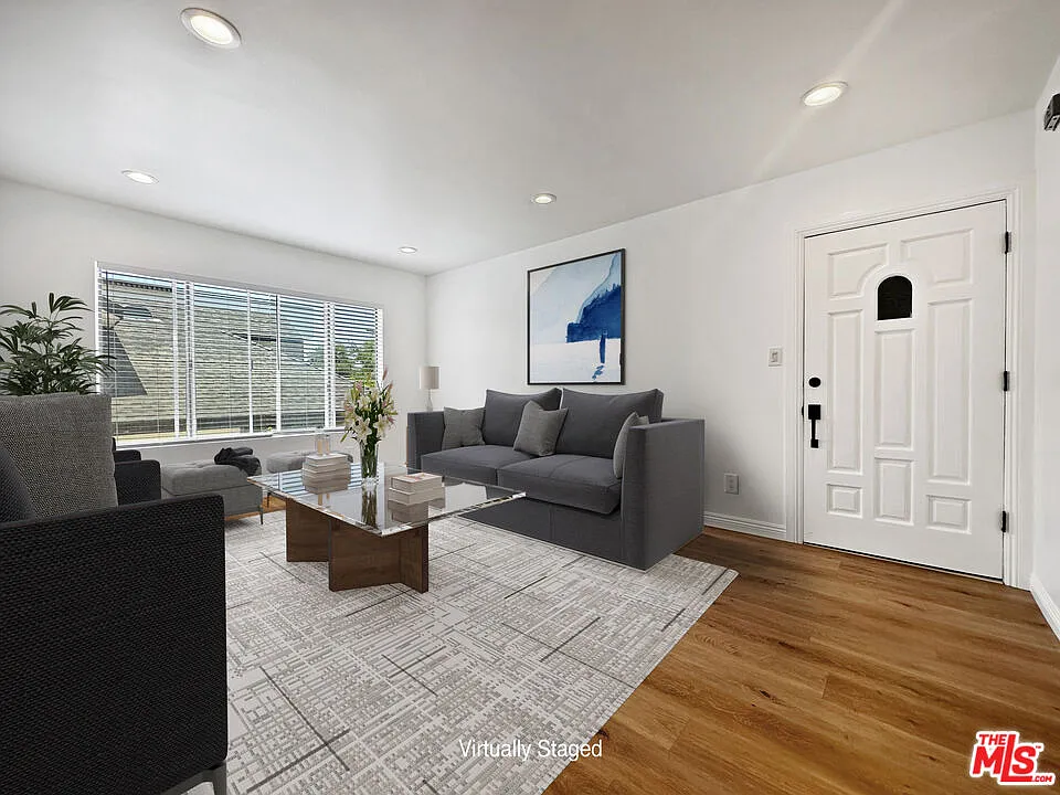 2 bed, 1.0 bath, 900 sqft, $2,495 — Photo 1