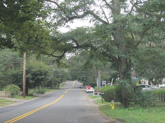 5th image of 79 Adirondack Dr
