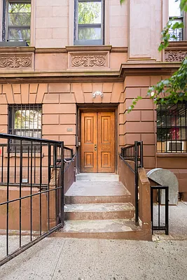 Rented by C2R Management LLC | media 17