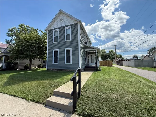 839 Locust St, Coshocton, OH 43812