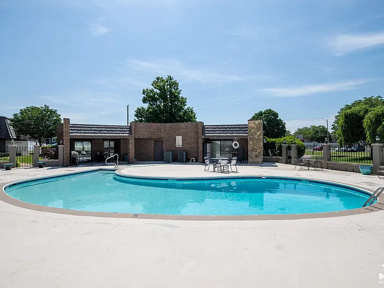 Pheasant Run Apartments — Photo 4