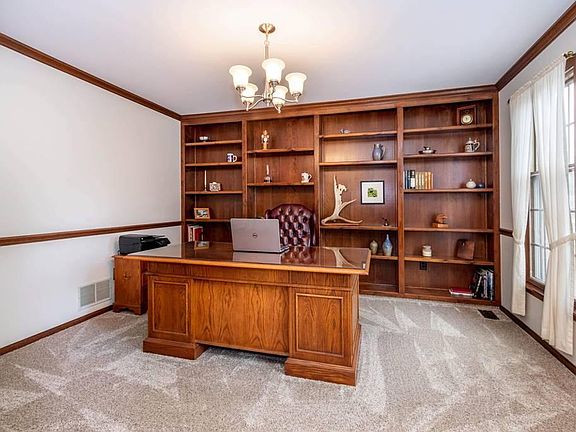 5th image of 6065 Sugar Maple Dr