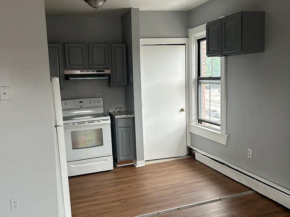 637 Park St #2S