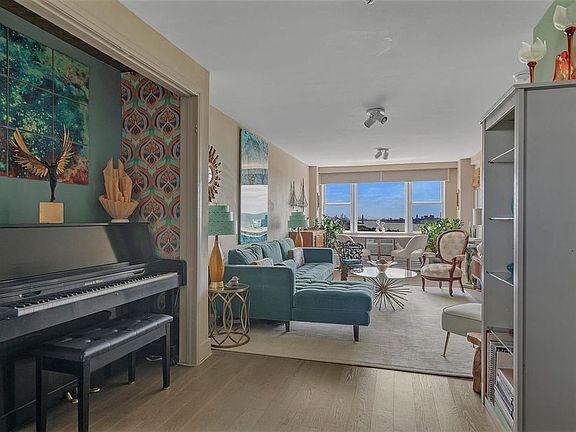 4th image of 5700 Arlington Ave APT 12T