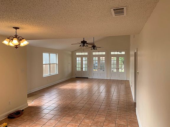 5th image of 608 N Turnbull Dr
