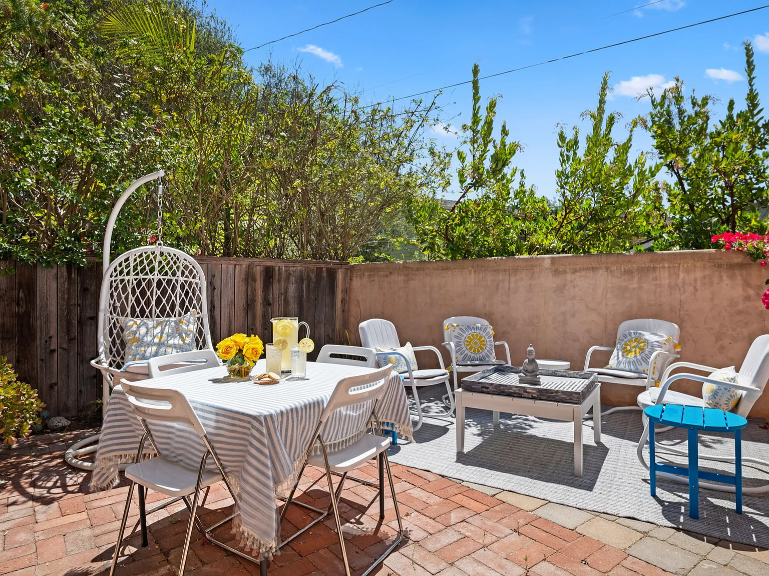 2 bed, 852 sqft, $6,600 — Photo 3