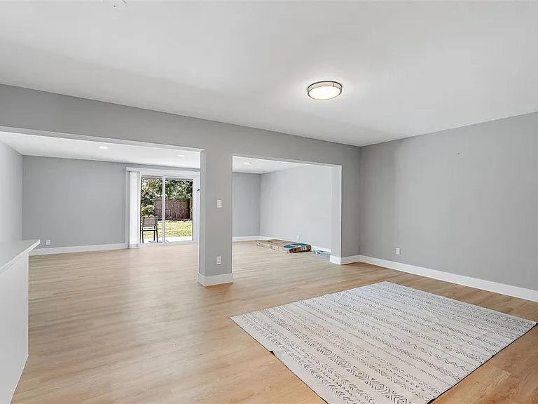 3926 Helena St NE — Photo 15