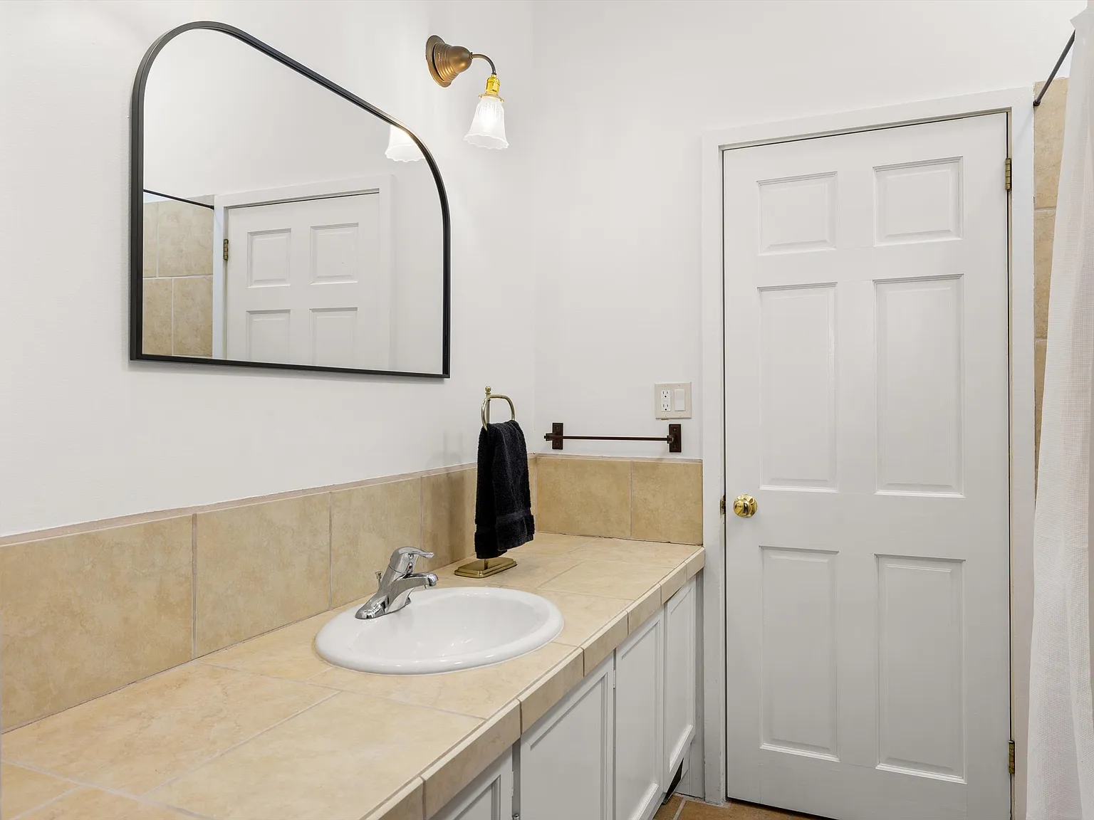 4 bed, 2649 sqft, $35,000 — Photo 4