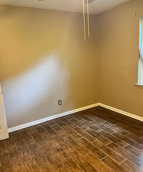109 Lawrence Dr — Photo 6