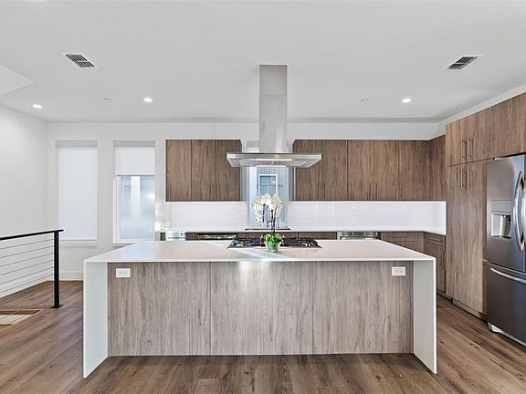3rd image of 4726 Manett St #104