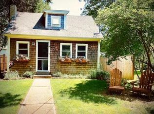 87 Wood Ln, South Kingstown, RI 02879