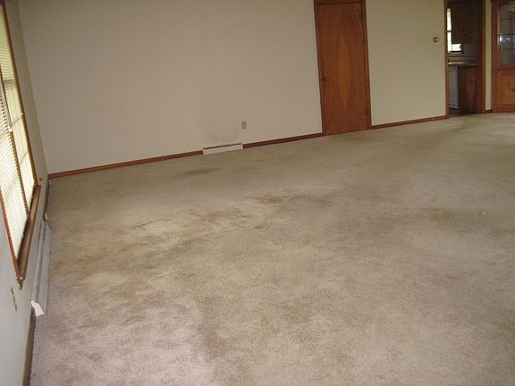 3rd image of 21 W Thornhill Ln