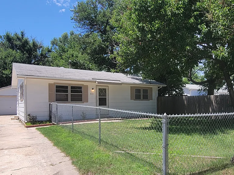 433 N Sheridan St — Photo 2