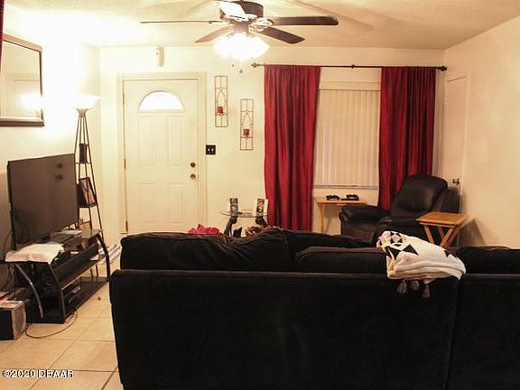 2nd image of 1384 Powers Ave
