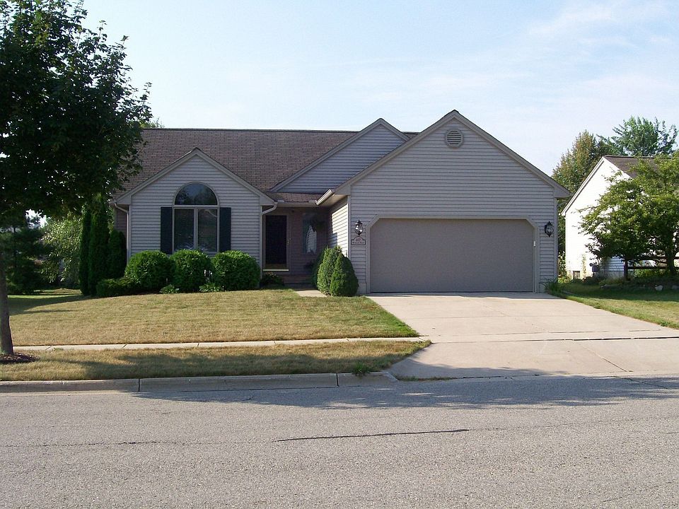 1st image of 407 Woodland Dr W