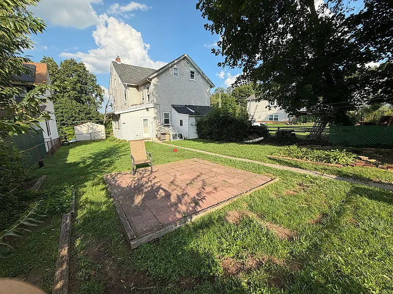 2110 Lincoln Ave — Photo 2