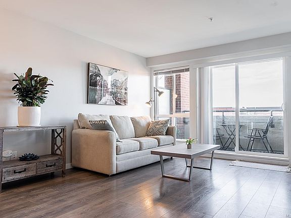 4th image of 517 Fisgard St #302