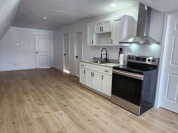 3rd image of 422-424 E 33rd St #3
