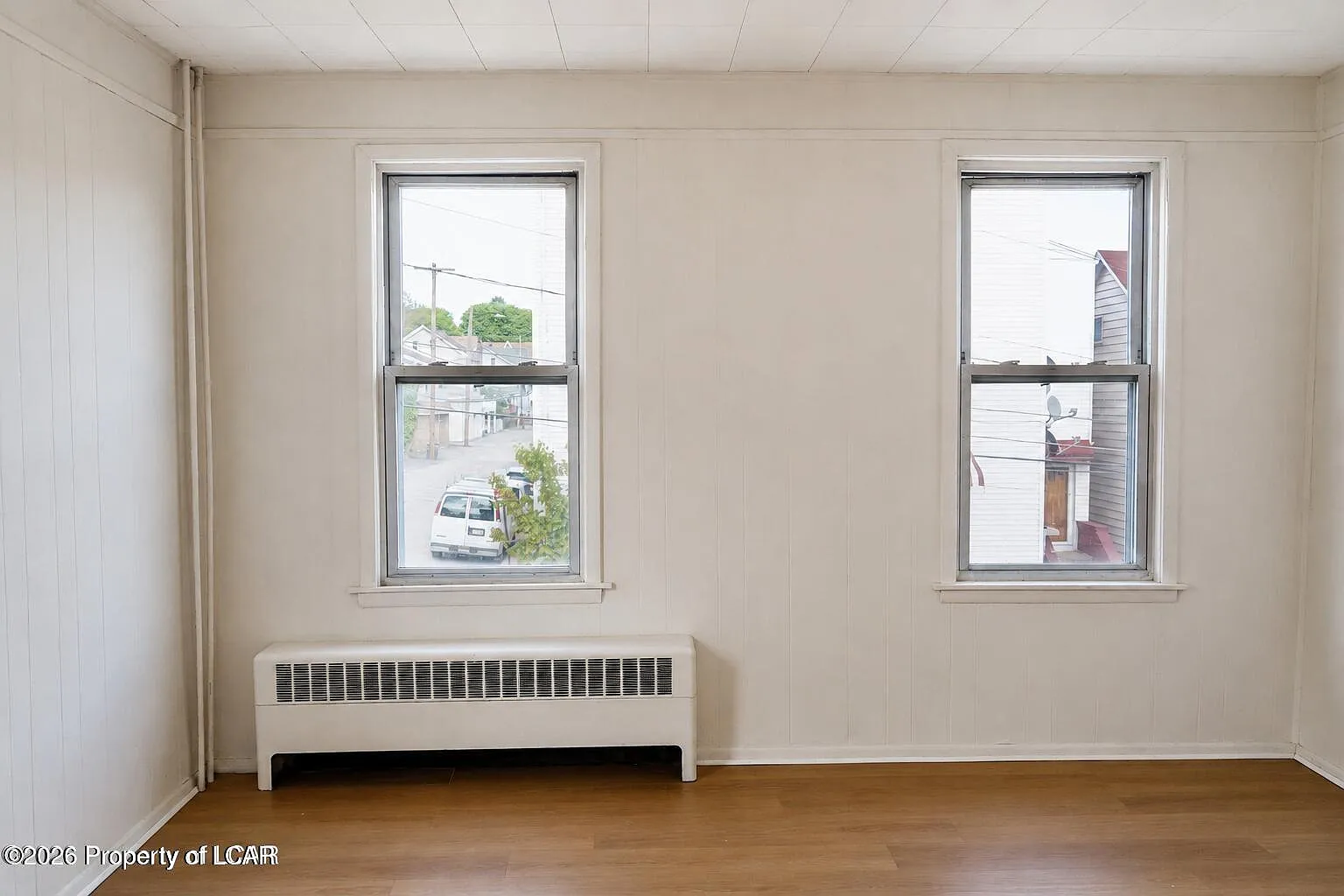 3 bed, 1.0 bath, 1400 sqft, $1,350 — Photo 4