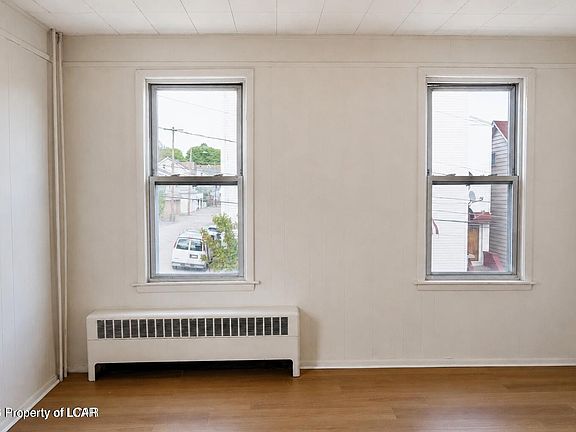 4th image of 538 Carson St 2