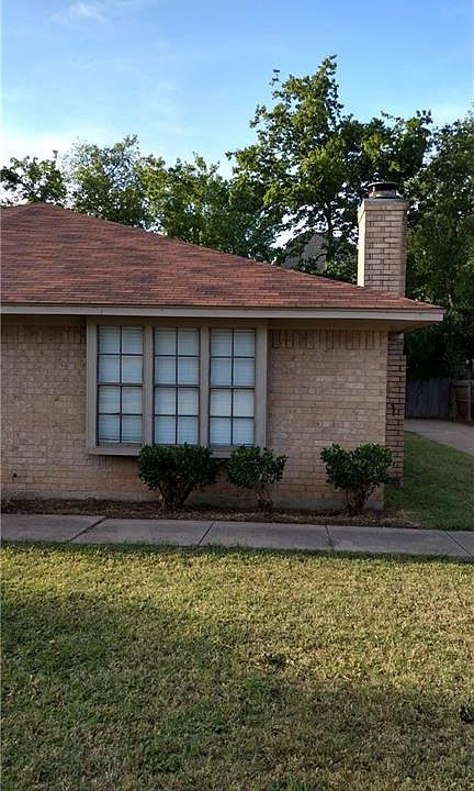 1st image of 715 Windcrest Dr