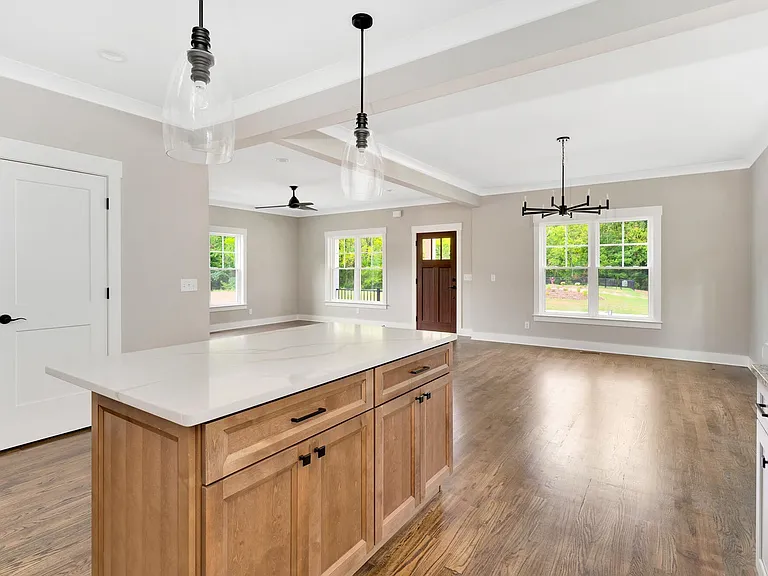 1323 Thomas Ave — Photo 8