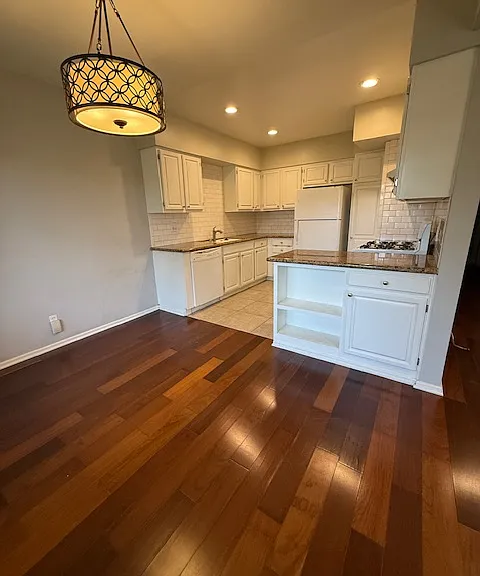 Dining area overlooking the kitchen