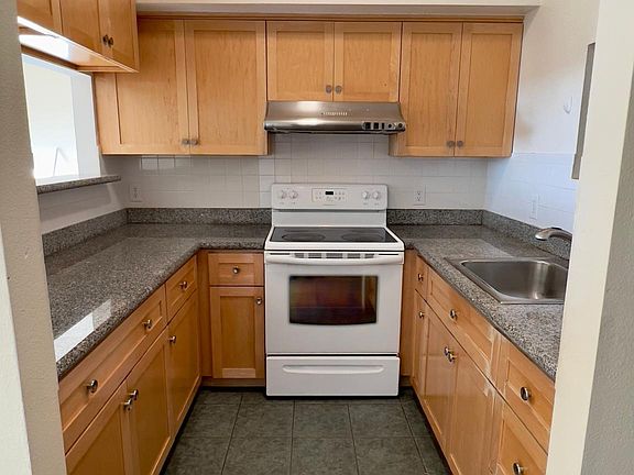 4th image of 415 Parker Ave #C