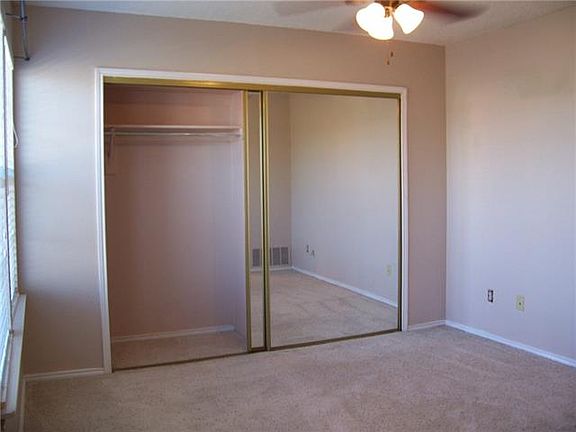 4th image of 1411 Meadowood Village Dr