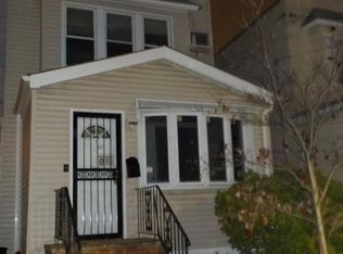 6904 69th St, Glendale, NY 11385