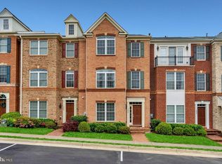 104 Quietwalk Ln, Herndon, VA 20170