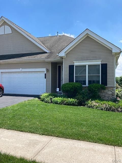 1st image of 11 Glenmoor Cir