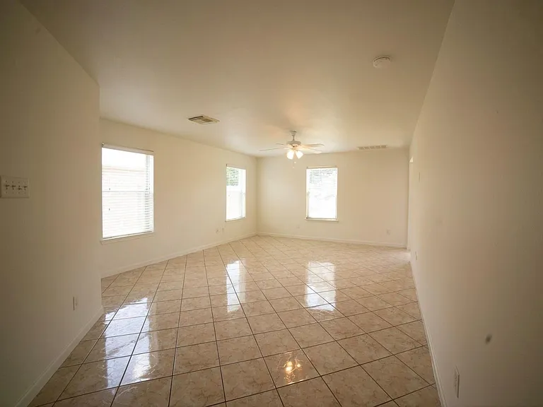 9519 Deep Valley Dr — Photo 6