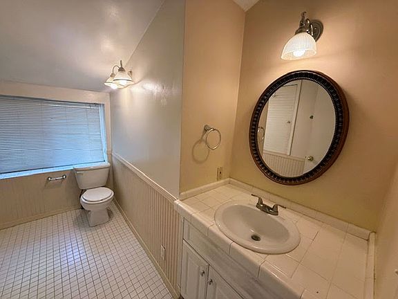 4th image of 1610 N Stewart St #B