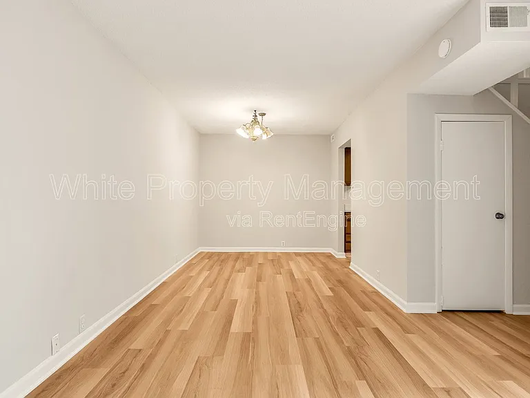 6927 Stonington Ln — Photo 8