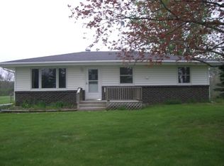 20507 County Line Rd, Roscoe, IL 61073